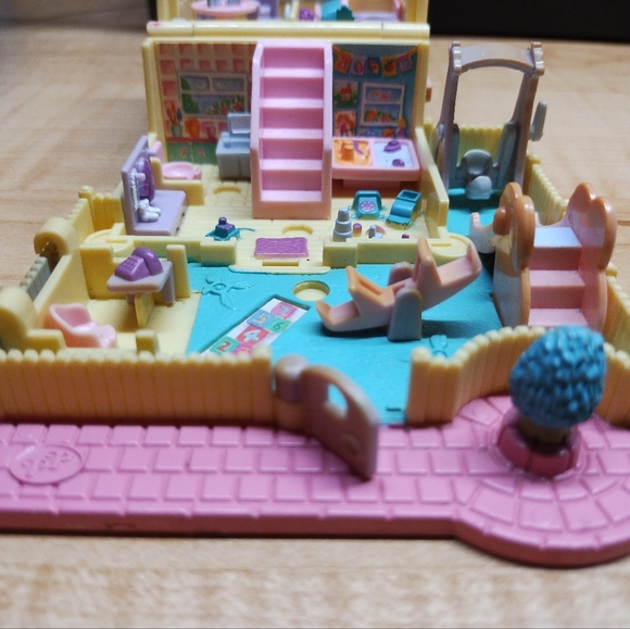 Vintage Polly Pocket 1994 Bluebird Nursery School House Playset - Picture 6 of 10